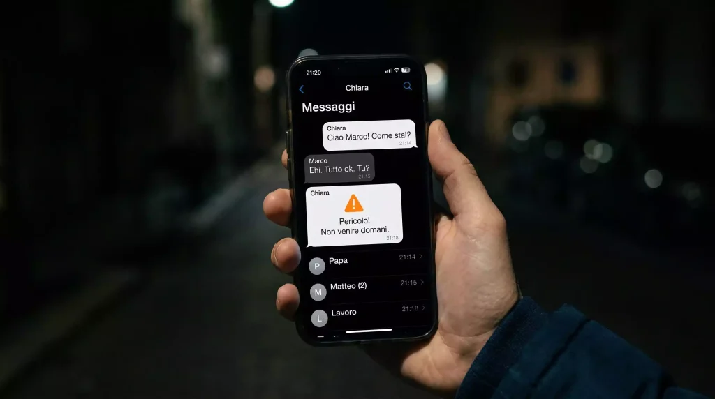 Pantalla de smartphone mostrando una conversación con un bot de Telegram de apuestas con señales de alerta